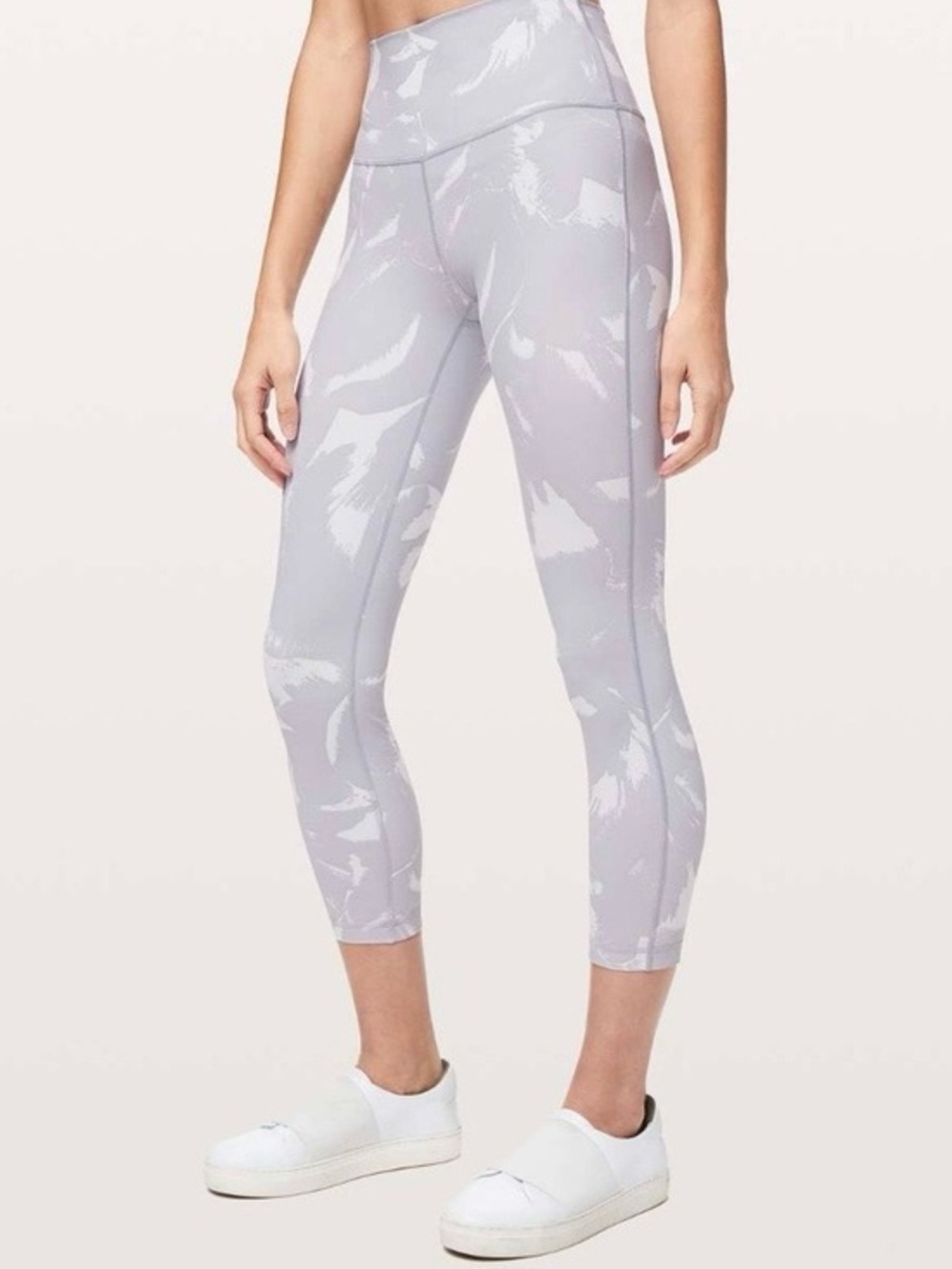 Lululemon Wunder Under High Rise Tight 25 in
S 6 Flower pop white silver lilac